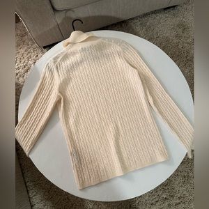 100% cashmere ivory cream turtleneck sweater// medium